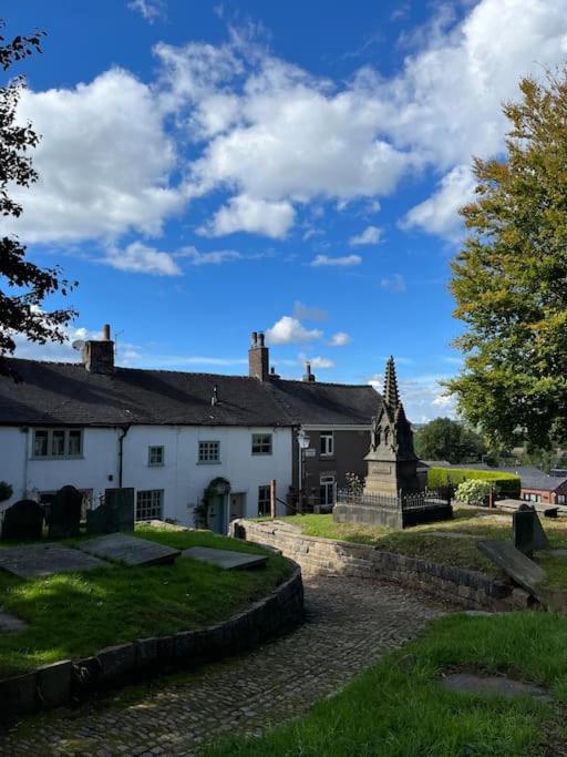 No5 At 53 - 2 Bed Apartment In Leek, Staffs Peak District Eksteriør billede