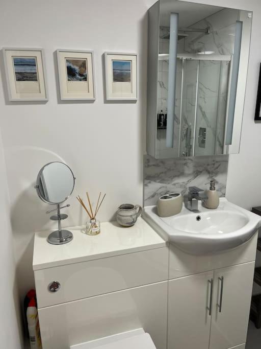 No5 At 53 - 2 Bed Apartment In Leek, Staffs Peak District Eksteriør billede