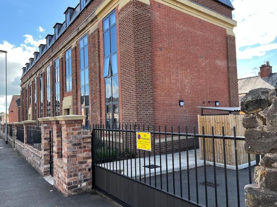 No5 At 53 - 2 Bed Apartment In Leek, Staffs Peak District Eksteriør billede